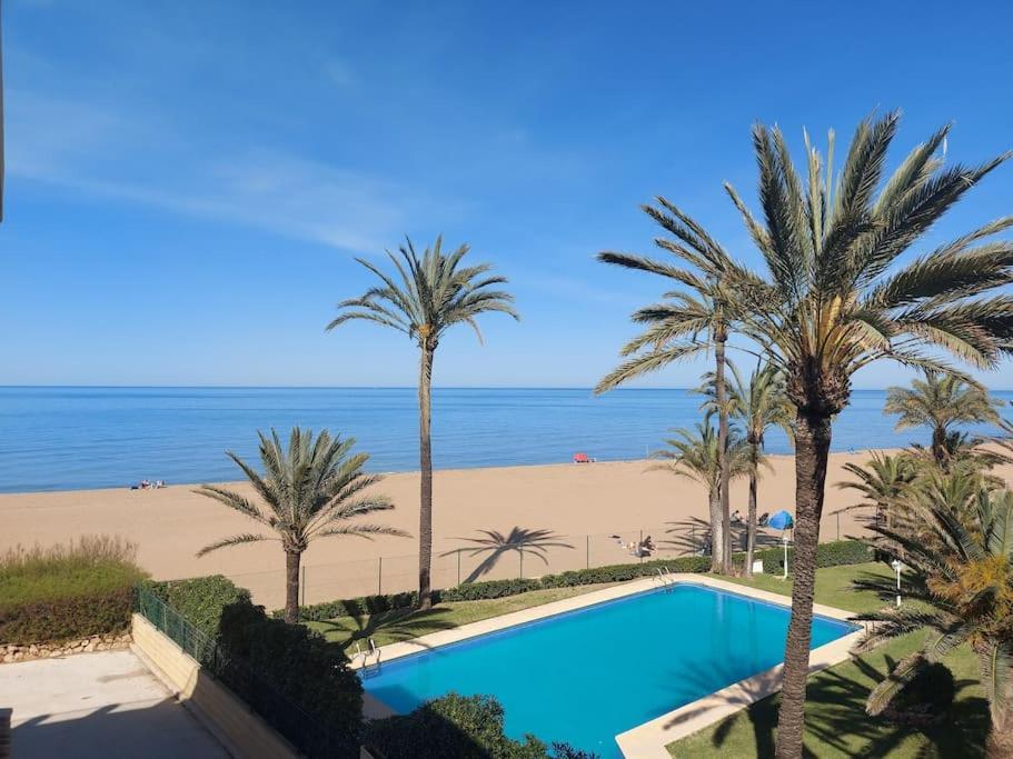 Estupendo Apartamento En Primera Linea De Playa Y Con Vistas Al Mar デニア エクステリア 写真