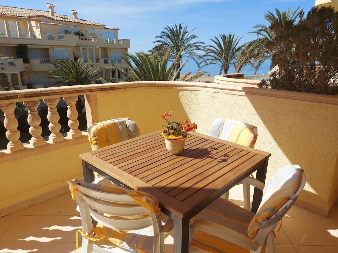 Estupendo Apartamento En Primera Linea De Playa Y Con Vistas Al Mar デニア エクステリア 写真
