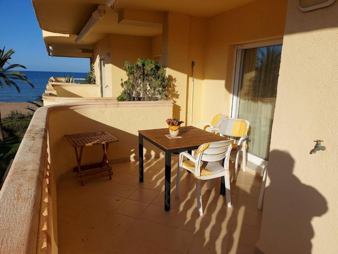 Estupendo Apartamento En Primera Linea De Playa Y Con Vistas Al Mar デニア エクステリア 写真